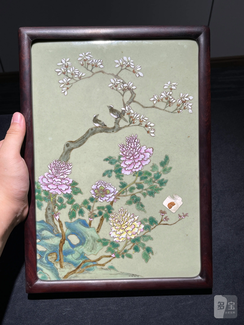 清乾隆 豆青地粉彩花鸟纹瓷板 - 图2